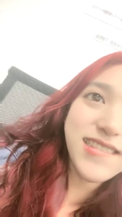 女神办公！~【奶白兔兔】，胆子真是太大了，颜值女神，上班办公室玩跳蛋厕所自慰，同事就在旁边5