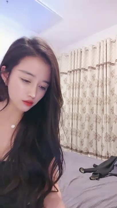 一库一库 ：全身蕾丝、极度性感，充斥了青春荷尔蒙的骚味，每一声娇喘都能叫到花心去