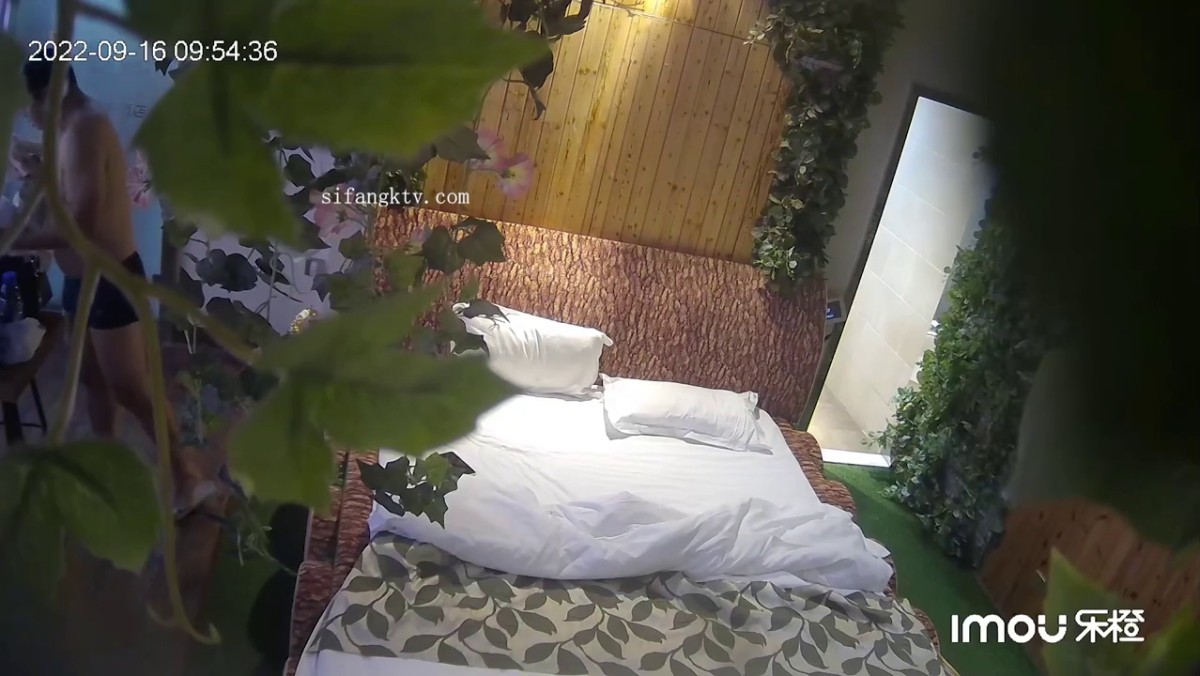 2022-09-27 最新流出 安防摄像头新台偷拍胖叔和漂亮情妇开房干得她淫叫