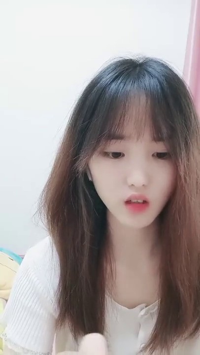 风骚的姐妹花，最爱的大黄瓜，舔逼毒龙吻的很深很认真，诱人一字马金枪不倒大黄瓜