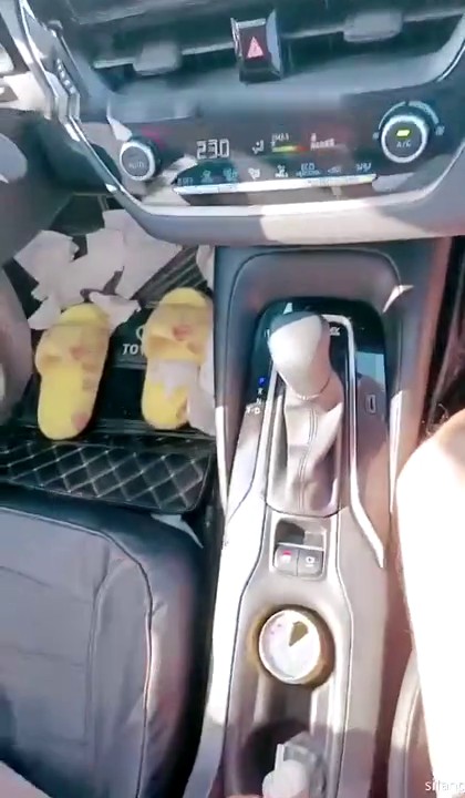 和长得不错气质美少妇逛街吃饭后开房暴力抽插吟浪叫不断很是诱惑