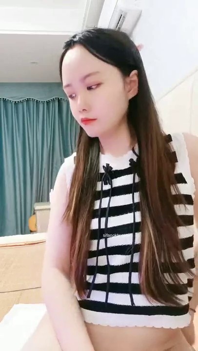 我跳蛋拿去维修了，过两天回来可以一起玩。天价收费房自慰大秀