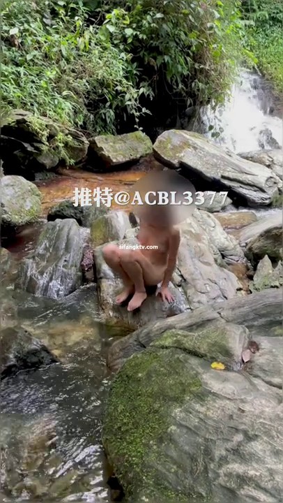 最新推特露出女神『爱吃菠萝』真爱粉极限露出挑战 路口换衣 白嫩肉体 极品身材 高清2