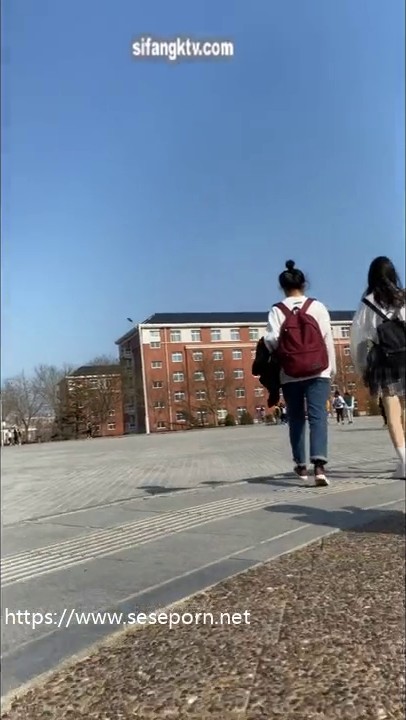 校园学生妹CD 偷拍大神学校专挑短裙学生妹 疑似内裤上有根逼毛 大胆刺激 高清 0497-1