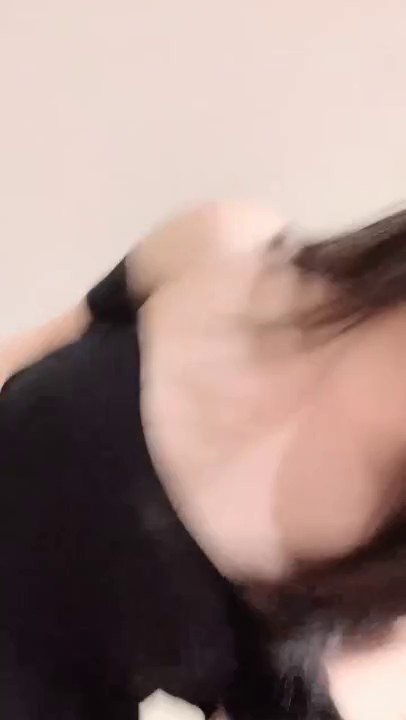 【京鱼儿】19岁童颜巨乳情趣黑丝 跳蛋自慰 爆流白浆 喷水！2