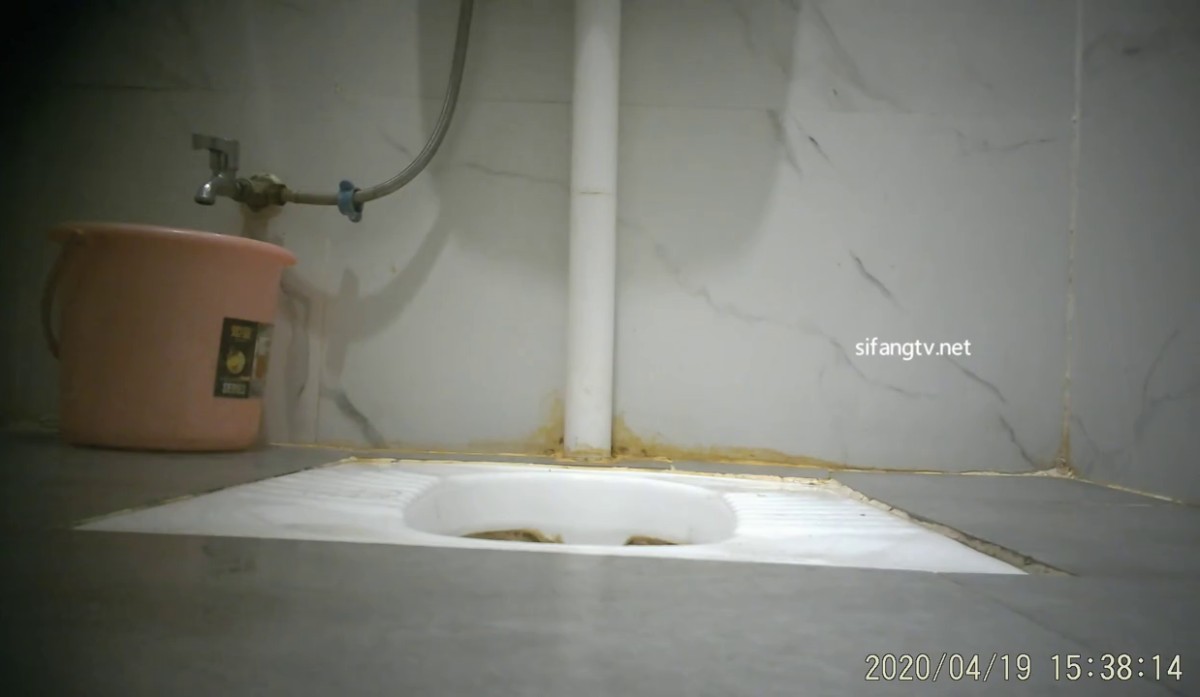 极刁钻固定镜头TP 年轻美女嘘嘘 高清特写粉嫩鲍鱼-1 (24)