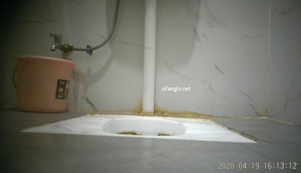 极刁钻固定镜头TP 年轻美女嘘嘘 高清特写粉嫩鲍鱼-1 (27)