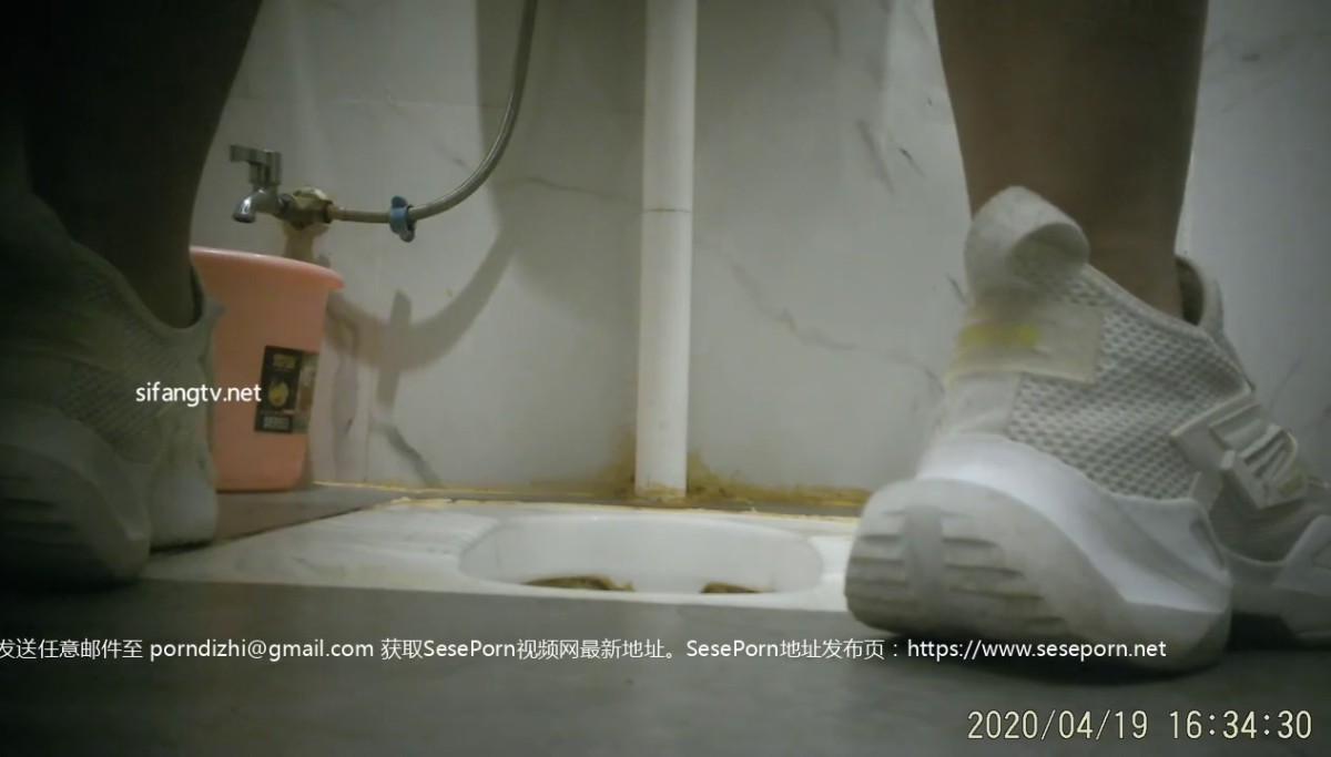 极刁钻固定镜头TP 年轻美女嘘嘘 高清特写粉嫩鲍鱼-1 (5)