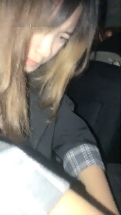 娇小身材妹子晚上户外边走边跳蛋震动 回车上双人啪啪口交抽插呻吟娇喘诱人 很是诱惑喜欢不要错过