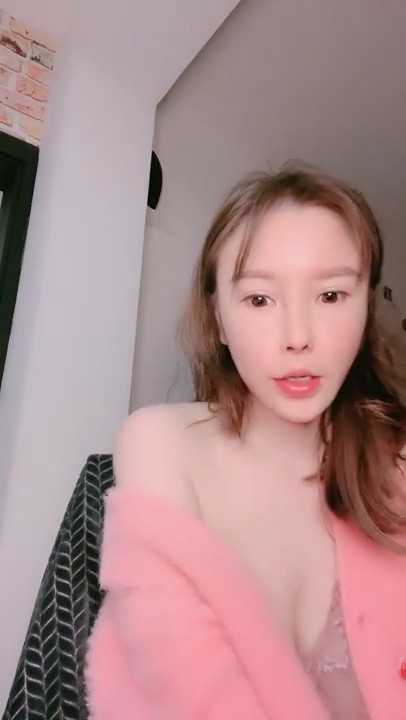 167成都车模 -你的大宝贝-  哥哥快把我舔湿，逼逼好干呀。骚货央求各位狼友来成都春熙路开房 (1)