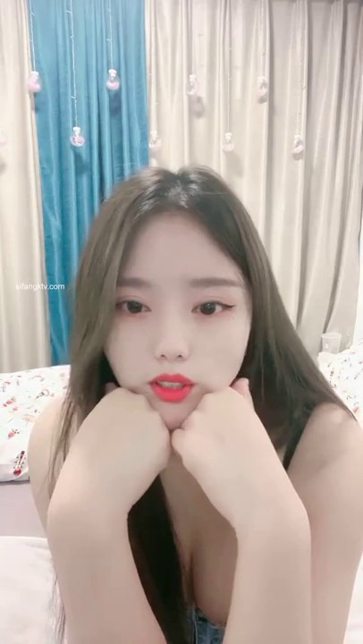 十个眼镜九个骚 长腿大学生眼镜妹【小鱼干】高跟丝袜破洞~无套抽插~极限诱惑~全国可飞