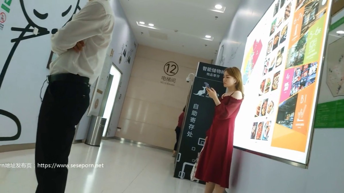 地铁、商场尾随贴身抄底多位气质小姐姐裙内~各种亮点不断~想不到满大街内骚婊-吊带红长裙白窄内靓妹