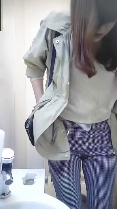 最新典藏 顶级厕拍 完美收录100美女高清甄选 商场写字楼完美近视角-1 (11)