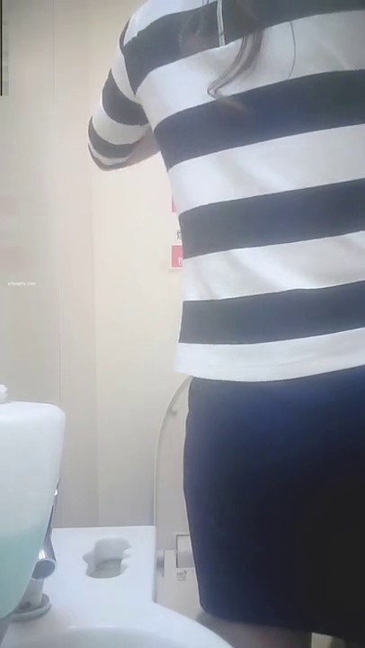 最新典藏 顶级厕拍 完美收录100美女高清甄选 商场写字楼完美近视角-1 (14)