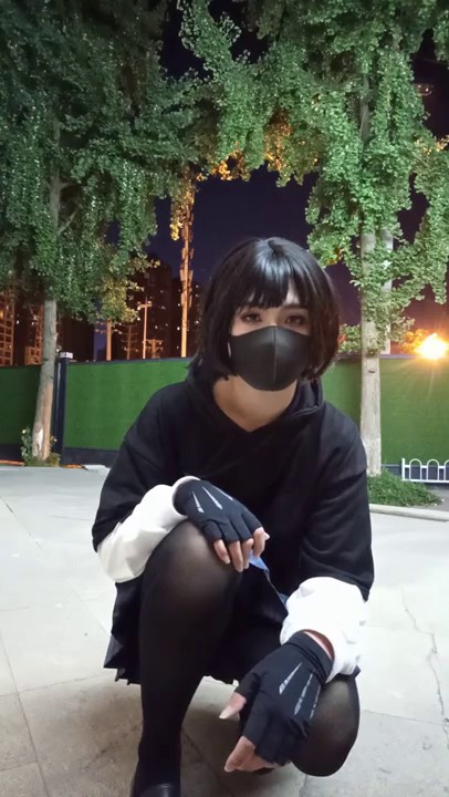 超牛逼-马路自慰 -聆风 ：行人不时停下瞄个眼睛瞟一眼，完全享受在刺激之中，飞机打得也贼猛