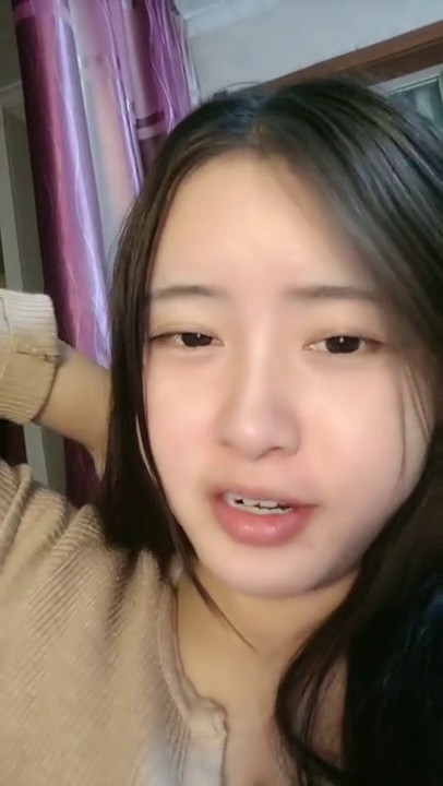 邻家妹妹！甜美乖巧小姐姐！今天玩刺激的道具自慰，揉搓肥穴搞湿了再插，快速猛捅流出白浆