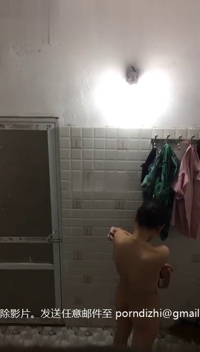 偷拍大神洗澡偷拍 胆量挑战训练近距离各种场景偷拍妹子洗澡精选合集-1
