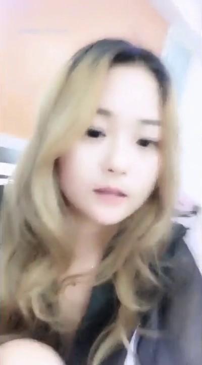 颜值不输女星的极品翘臀大奶美女约炮友家中啪啪,搞的太多关键时刻硬不起来了,弄了好久才把美女操爽!国语!