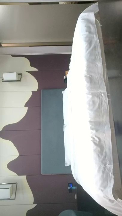 2022.11.4，【无情的屌】，探花一哥佳作不断，今晚是新人，23岁极品四川美女，肤白貌美，蜜桃臀狂插