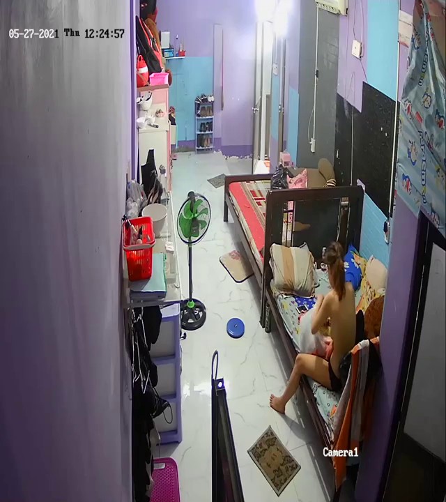 【精品TP】家庭网络破解摄像头 记录极品大奶妹子豪宅生活一览无遗+妹子换衣视频1