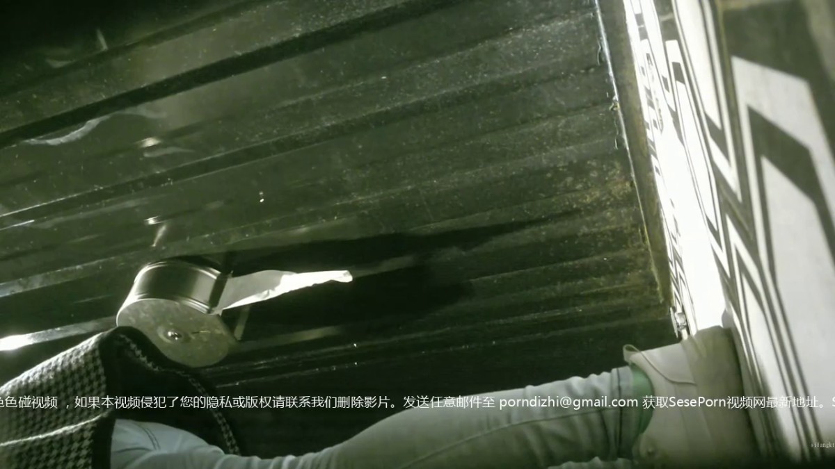 【精品厕拍】魔手外购CP神 酒吧卫生间强行啪啪 多个小嫩妹 高跟长腿美女嘘嘘-5