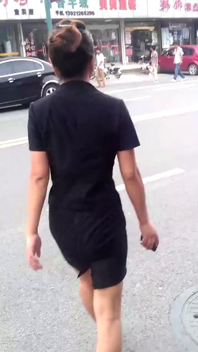 小县城偷拍高跟短裙电信营业员 肥美的鲍鱼和结实浑圆大屁股