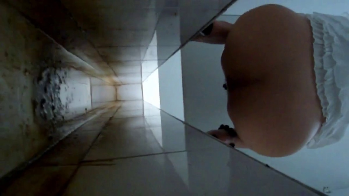 跑这么近拍你你都没发现^_^？够傻的，不过第二个被发现了