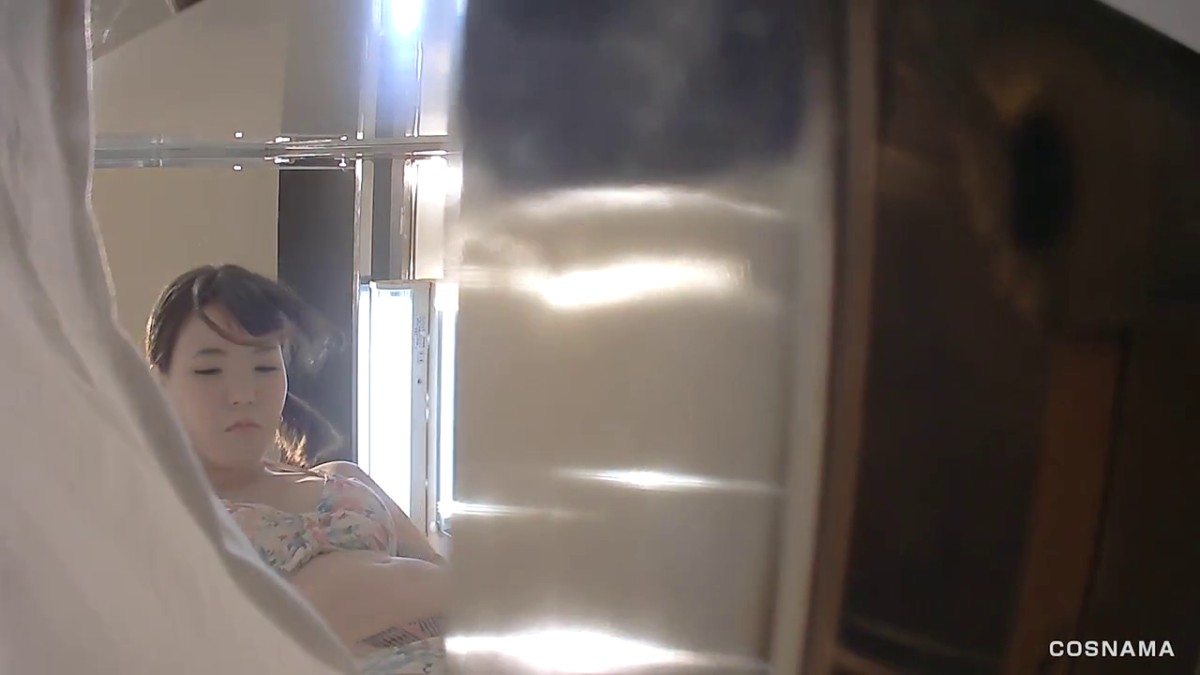 商场女性服饰店试衣间移动偸拍多位美眉来买圣诞装扮+巨乳妹做完SPA洗澡换衣-(1)