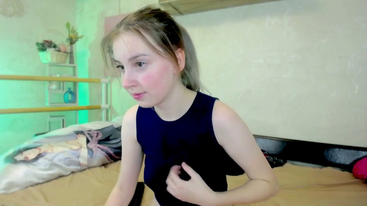 清纯小姐姐又来啦！甜美系嫩妹和男友疯狂抽插大屌塞满骚穴，最后打飞机颜射一脸