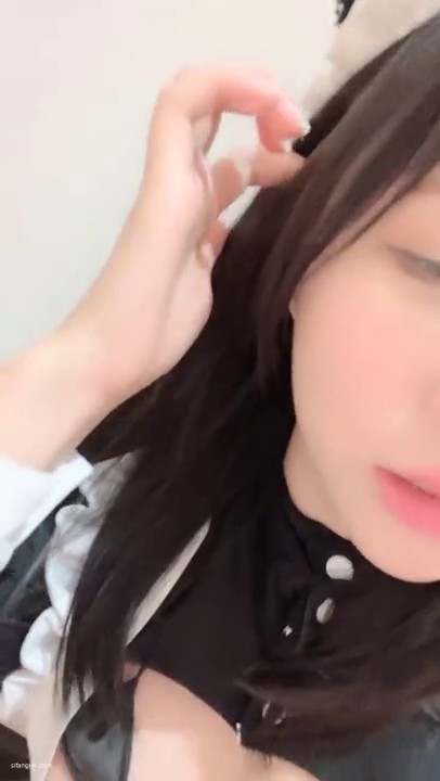 【京鱼儿】高人气19岁学生妹，白皙大奶，无毛嫩穴，道具自慰，喷水流白浆，玩到翻白眼，被网友包夜三天只给你看吃鸡巴5