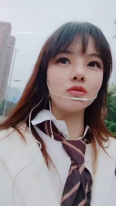 刺激野外~【成都00年大胸妹】深夜户外~火车~全裸~道具自慰3