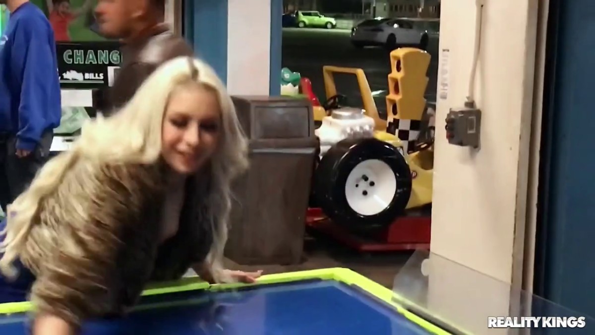 中文字幕 两个感情很好的骚货闺蜜相约一起去找大鸡巴猛男做爱，奶子硕大饱满弹性十足冲动双飞抽插输出