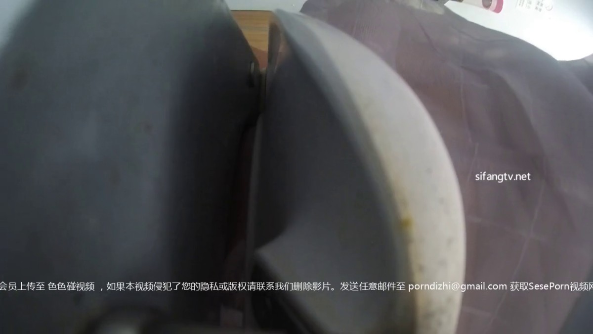 暗藏摄像头偷窥火车上的美女们嘘嘘 性感的屁股看的真过瘾 马尾眼镜妹