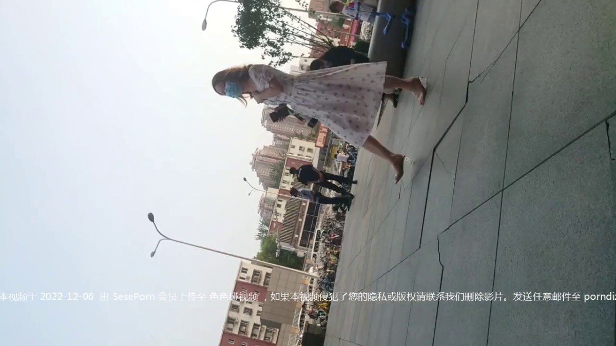 神级大师地铁商场贴身极限抄底多位妹子裙内~全是有品位性感的小姐姐~各种闪亮丁字裤无水印原版-5