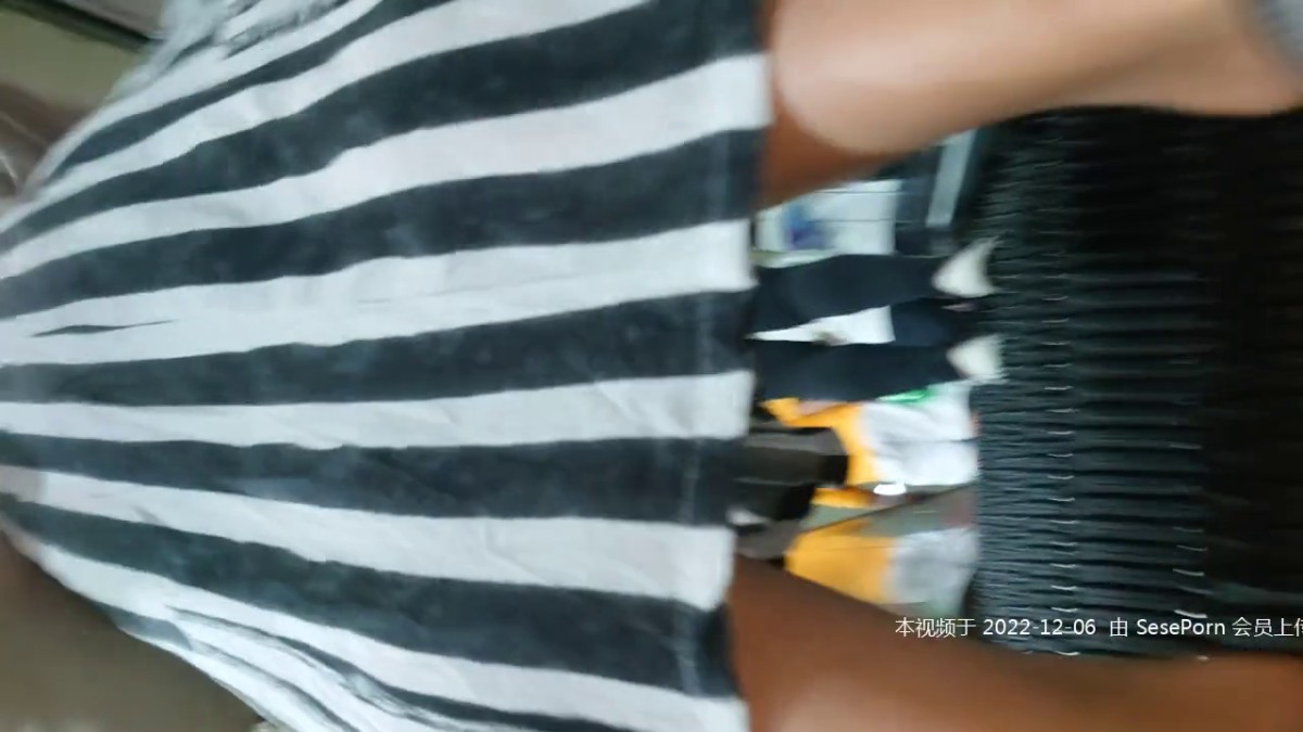 神级大师地铁商场贴身极限抄底多位妹子裙内~全是有品位性感的小姐姐~各种闪亮丁字裤无水印原版-7