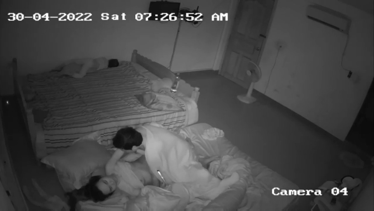 十二月最新流出黑客破解家庭网络摄像头偷拍 情侣夫妻啪啪啪合集3-2