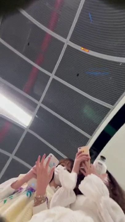 【精品CD】某房极品全裸无内！ 美女被男友抛弃委屈独自回家 毛毛极其浓密-2