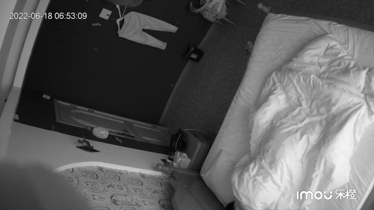 2022-6-18流出乐橙精品高清 偷拍尤物级大奶美女和男友宿醉迷糊开房被操