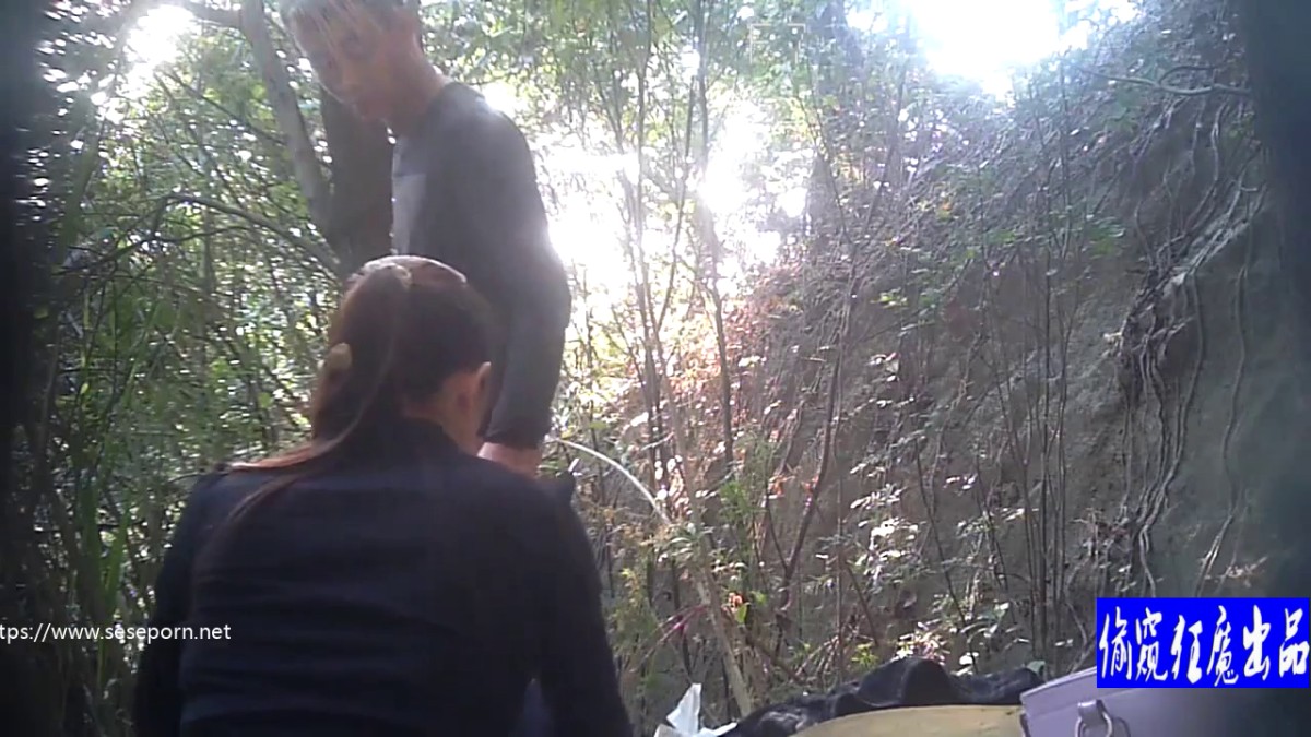 密林处炮点摄像头偸拍几对男女的廉价肉体交易内射~亮点是狠是激动的屌丝小伙疯狗式后入白臀红衣姐姐-a (5)