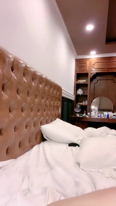 最新 2023.1.13【幼猫r】 高颜值极品美女 紧致身材性感粉乳 平坦小腹诱人嫩穴 超顶自慰淫汁泛滥