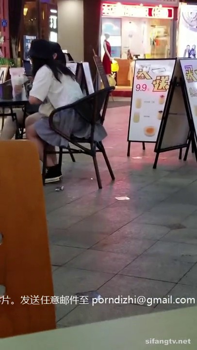 翻车了，好在出门聊天一下就忘了，第二个出来傻傻又可爱的余光看着作者