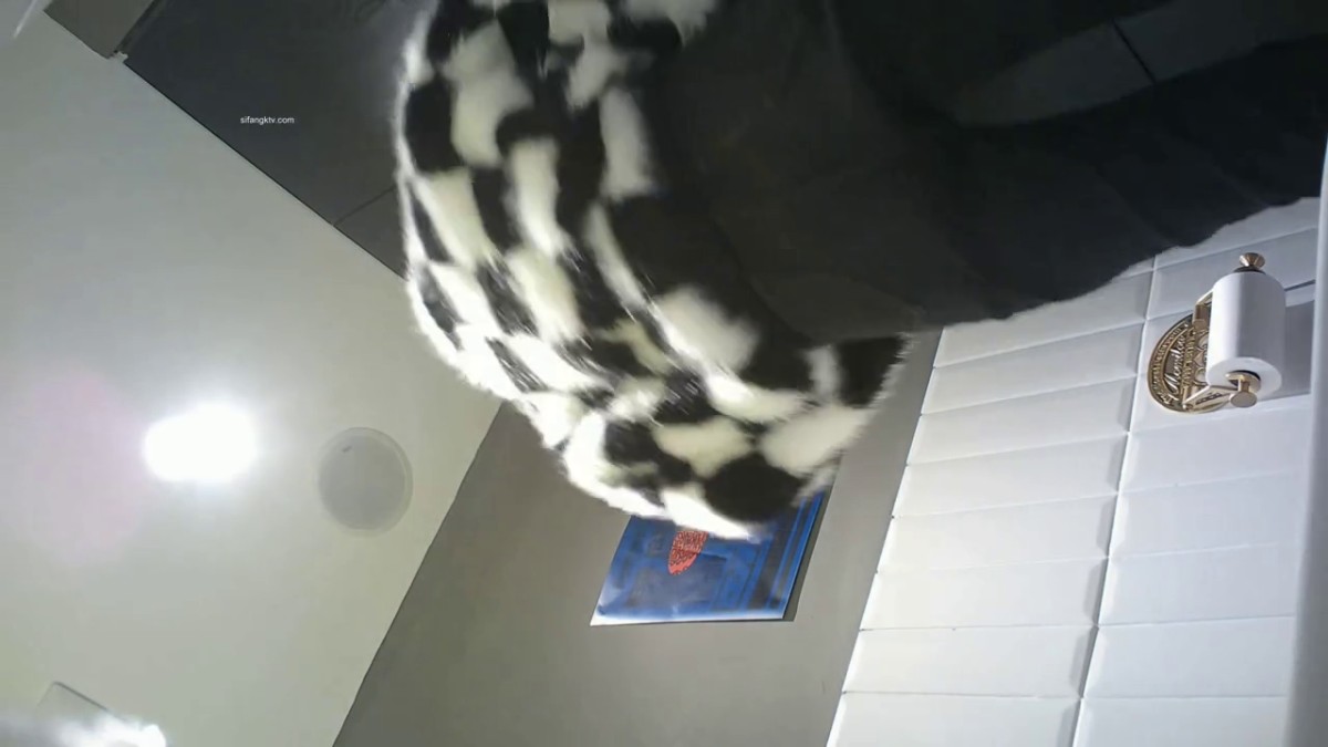 商场女厕全景偷拍时髦小妞又来了肥美的鲍鱼真想咬一口