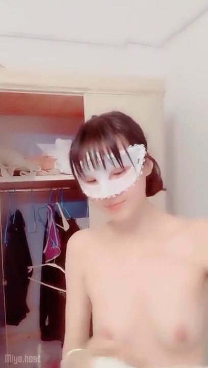 眼罩看起來粉嫩妹子造愛果聊,修長大長腿看著就性感,掰開雙腿叉入狂艹