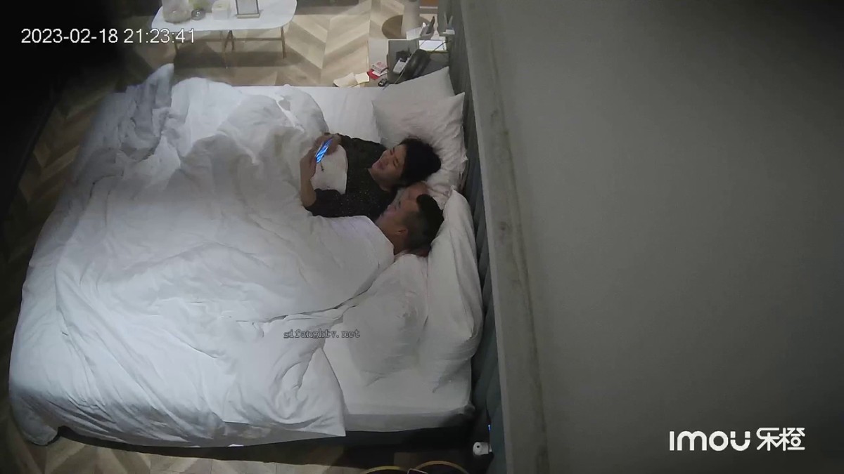 2023-2-18新流出乐橙酒店偷拍 红内裤老哥拔完火罐找大奶少妇情人继续泄火