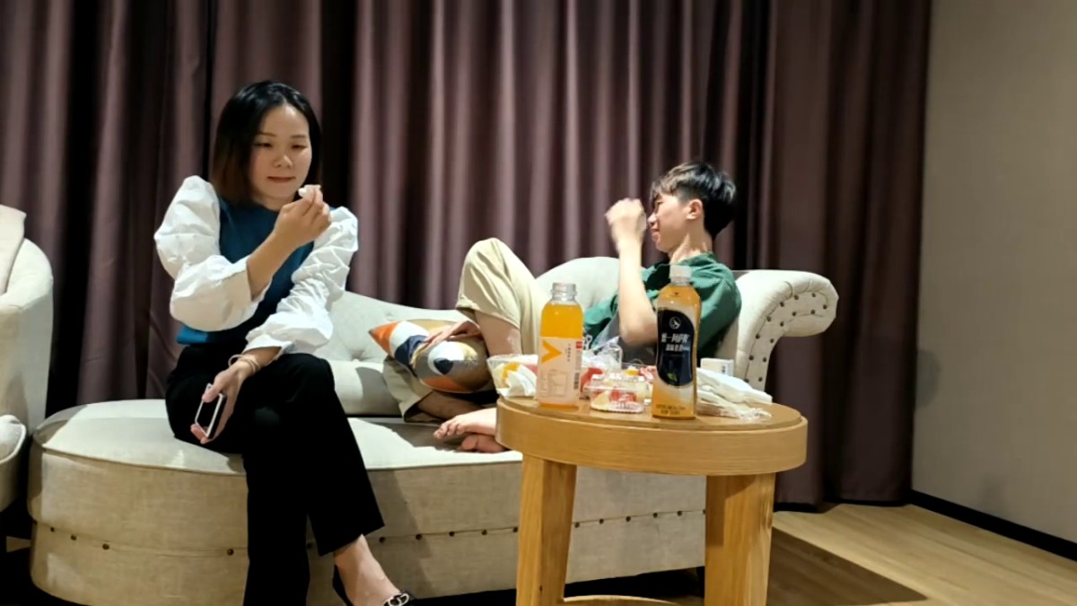 2023-2-20【瘦子探花梦幻馆】再约美容院良家少妇，小哥迫不及待扒衣服，大屌操美臀爽翻