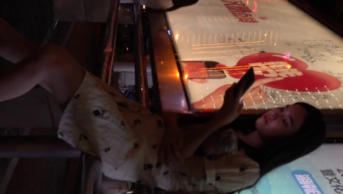 YC商场抄底反复自拍女神级长腿丽人 透孔内裤前面隐约看到黑色