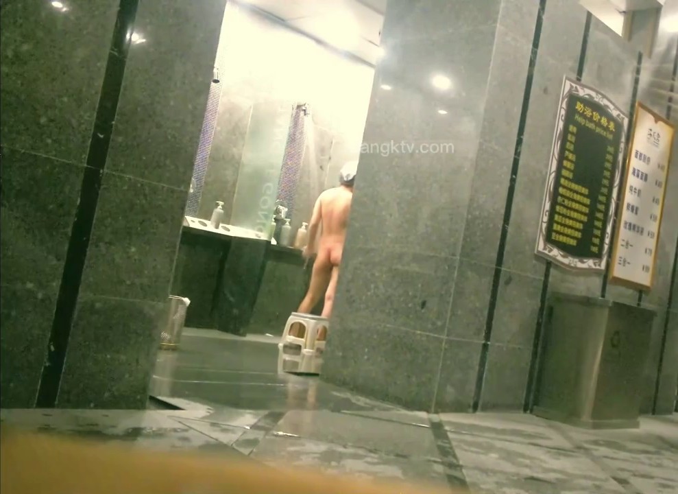 大众澡堂子内部员工偷拍多位一起洗澡的闺蜜