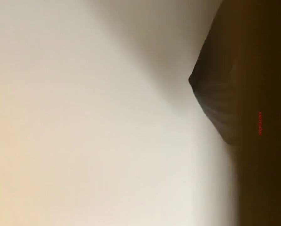 国内厕拍大神潜入某景区隔板公厕 近距离偷拍女游客尿尿几个不错的学生制服嫩逼