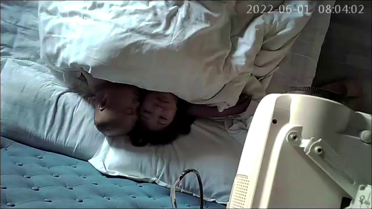 真实欣赏数对男女开房肉搏 有小情侣有中年偸情~干之前先撸点串喝点饮料补补体力在搞 (2)