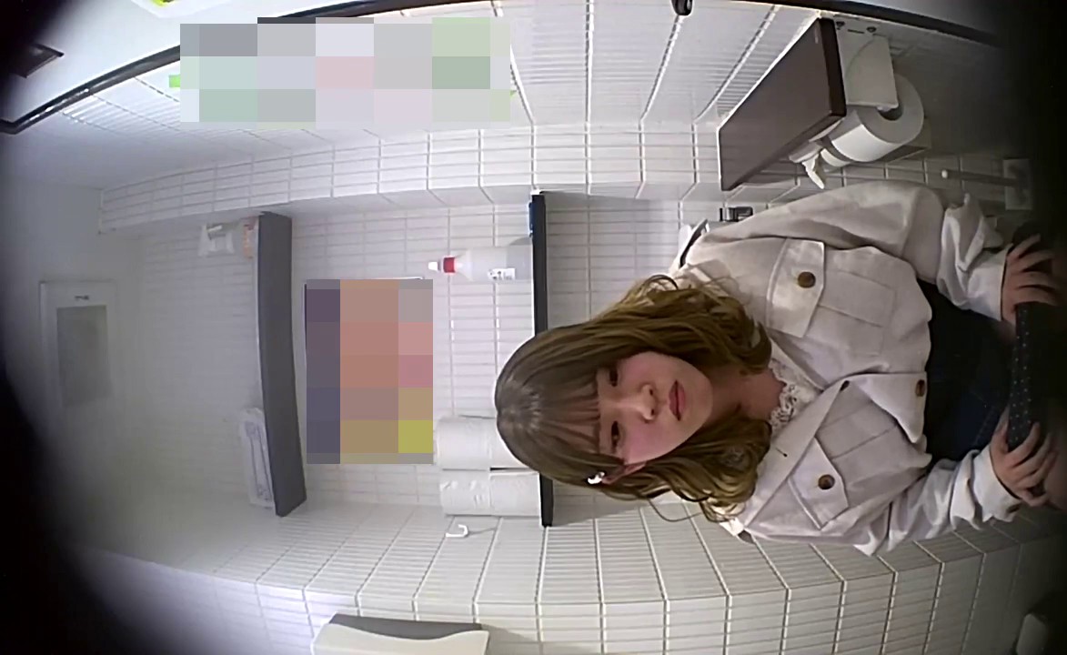 商场女厕全景偷拍30多位年轻的小姐姐 千姿百态应有尽有-2